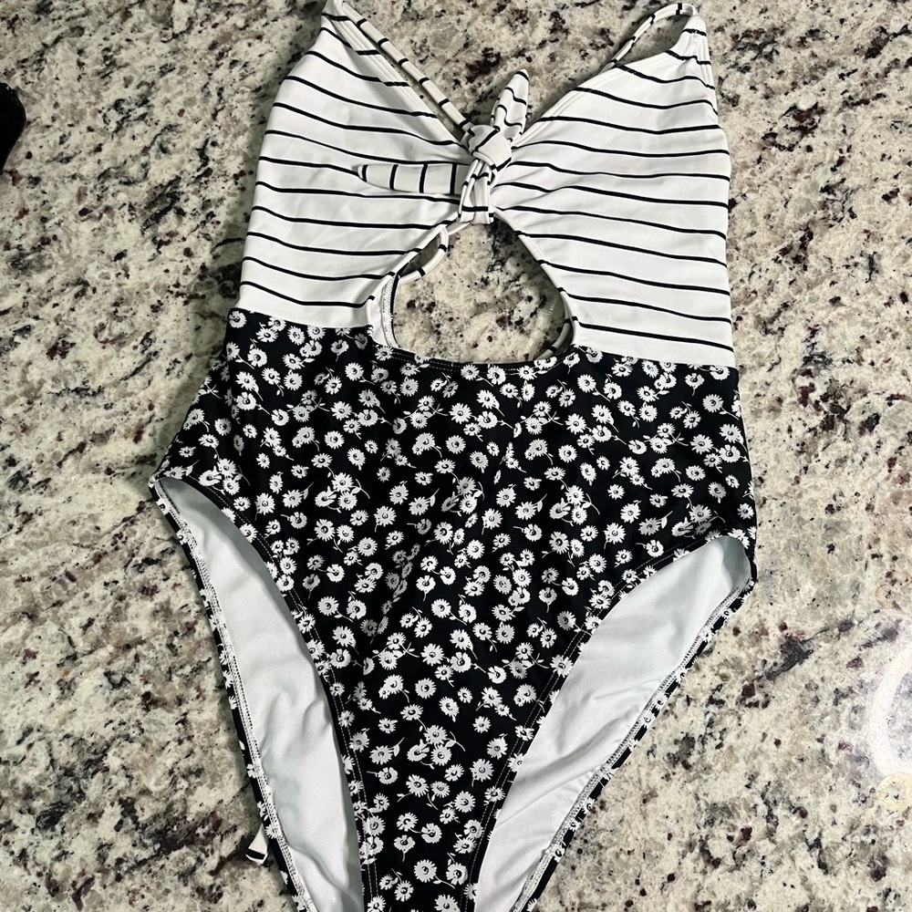 Forever 21 new without tags ! Large but fits like Medium